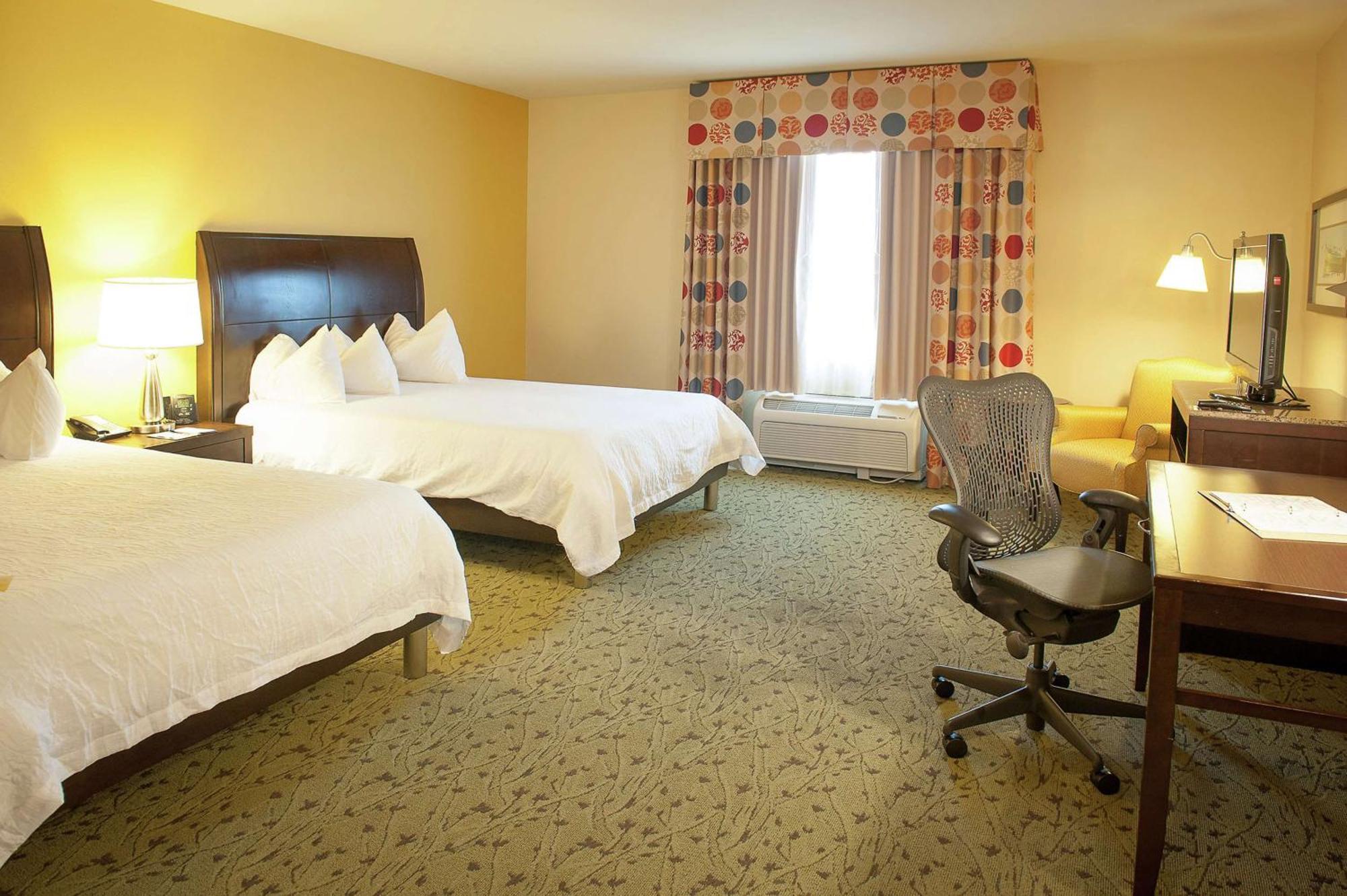 Queen Room with Two Queen Beds and Accessible Tub - Mobility Access,1557448939:JPEG
